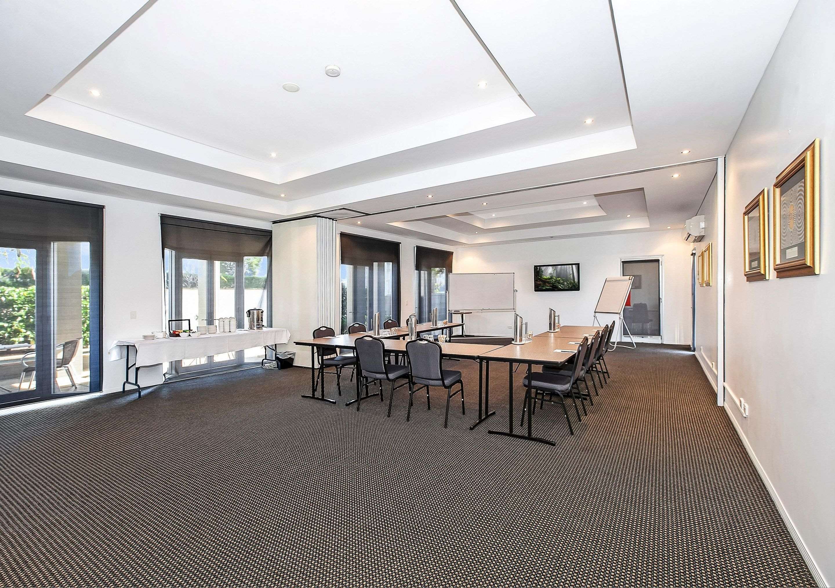 comfort inn and suites northgate airport