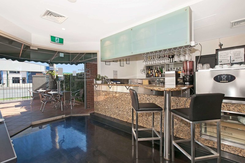 comfort inn and suites northgate airport