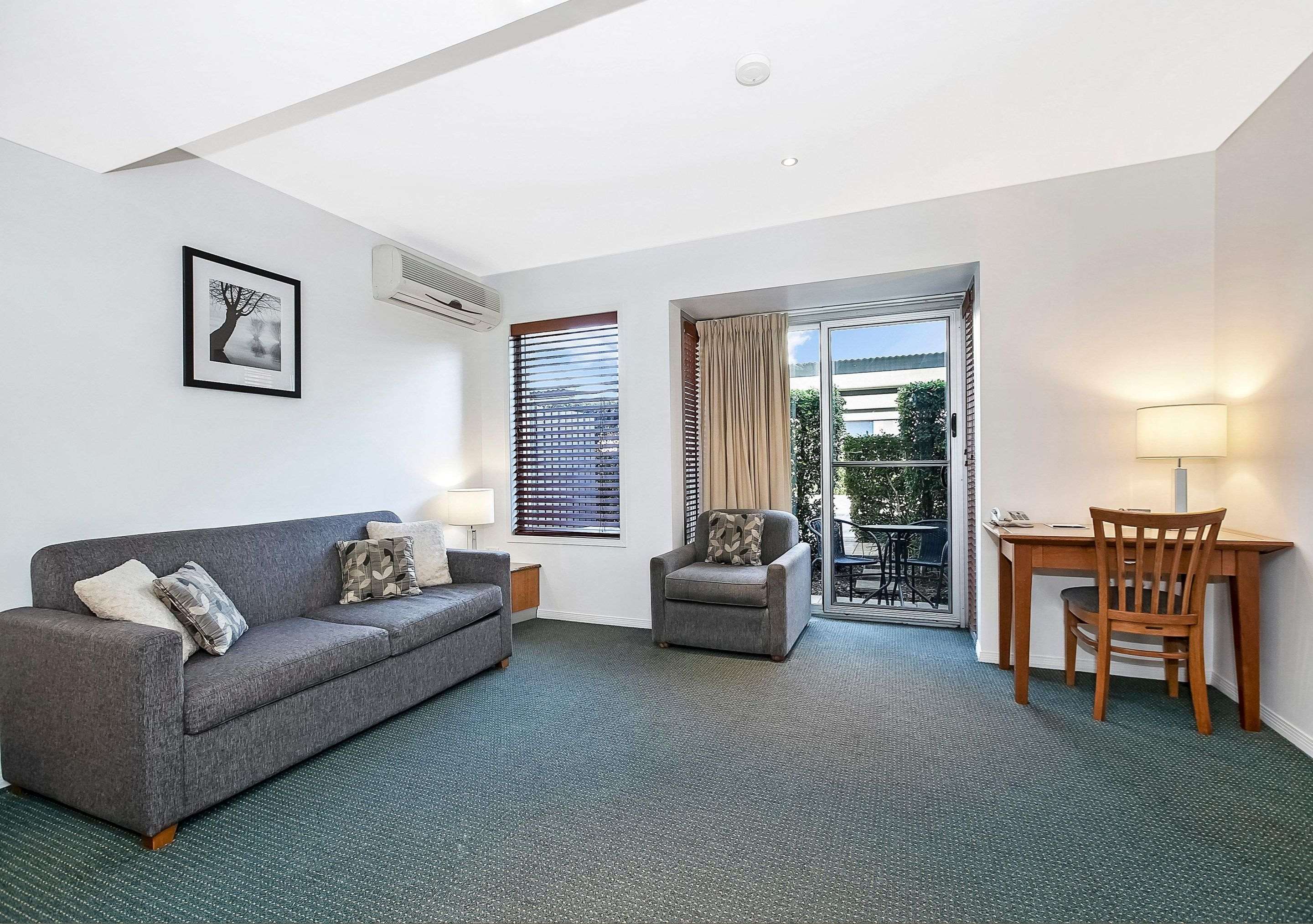 comfort inn and suites northgate airport