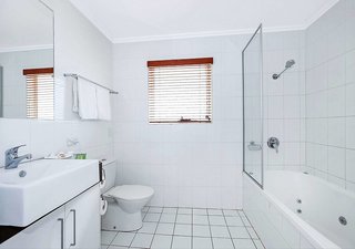 comfort inn and suites northgate airport