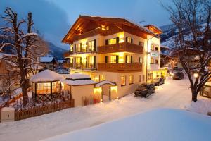 Landhotel Romerhof,Near Fulseck Cable Car,4 star