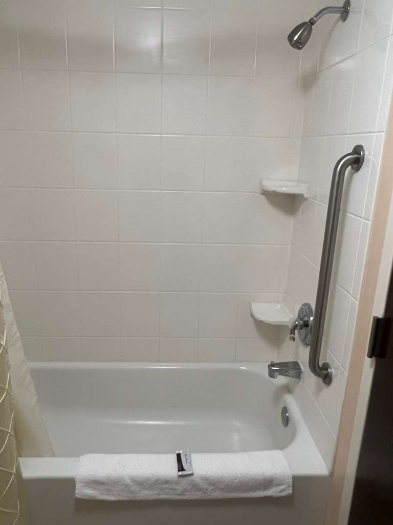 all seasons inn and suites