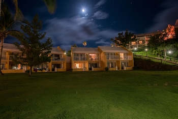 grotto bay beach resort