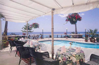 Surf Side Beach Club,Warwick,3 star