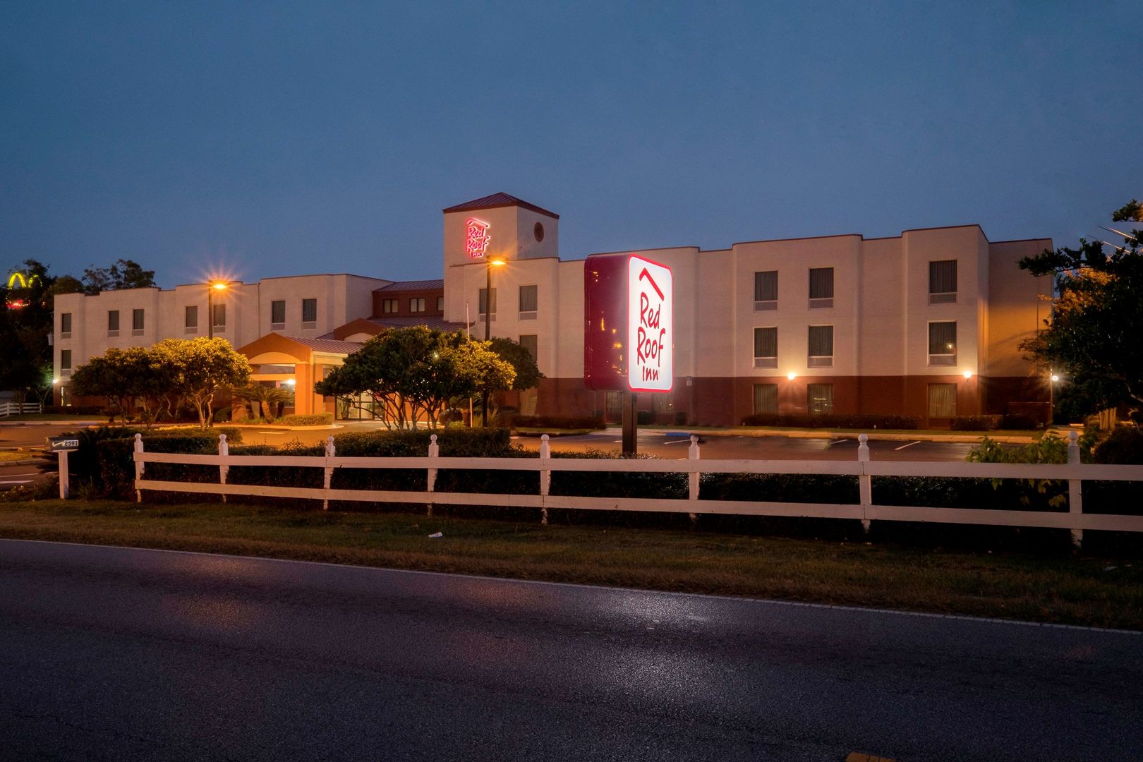 red roof inn pensacola fairgrounds