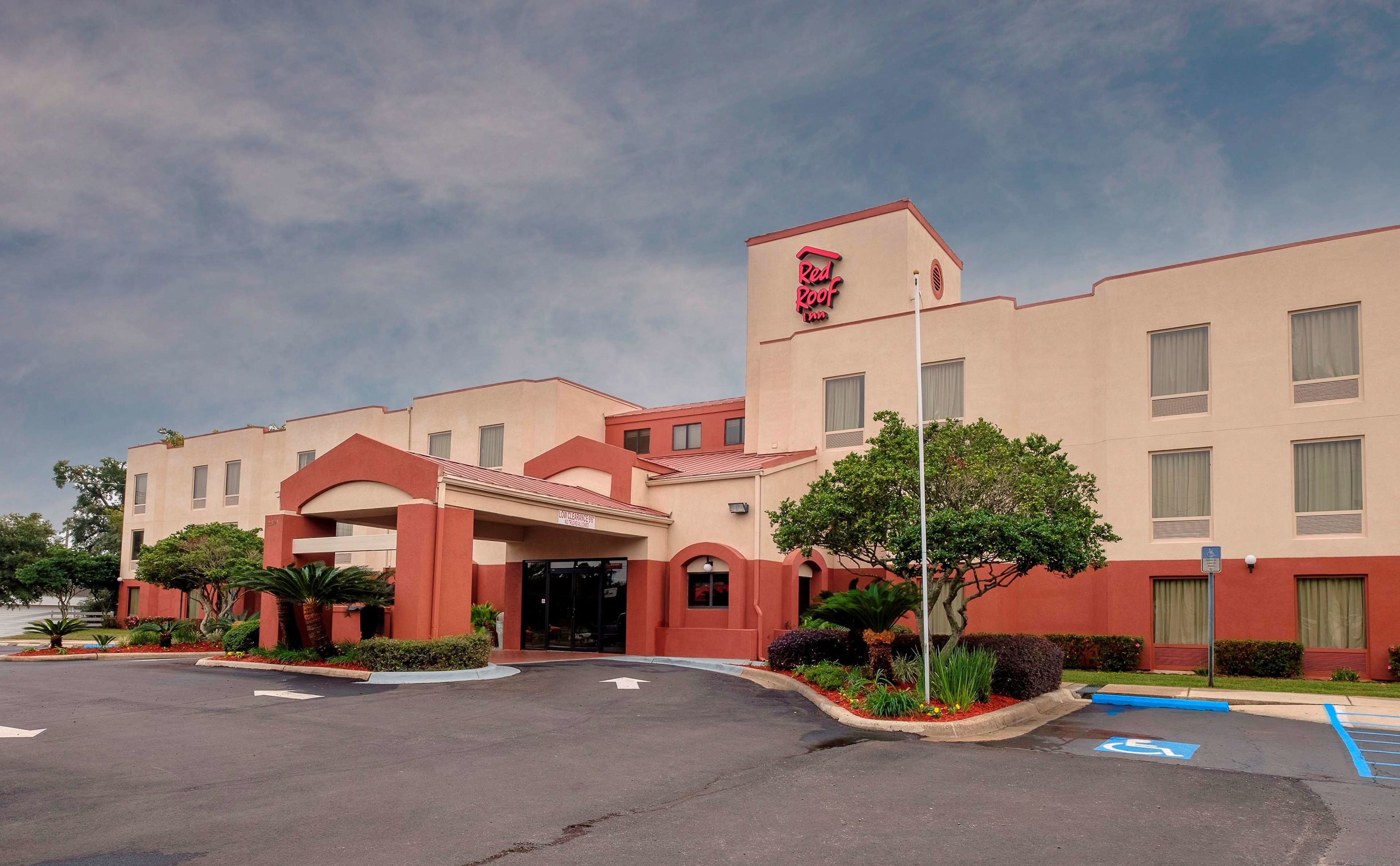 red roof inn pensacola fairgrounds