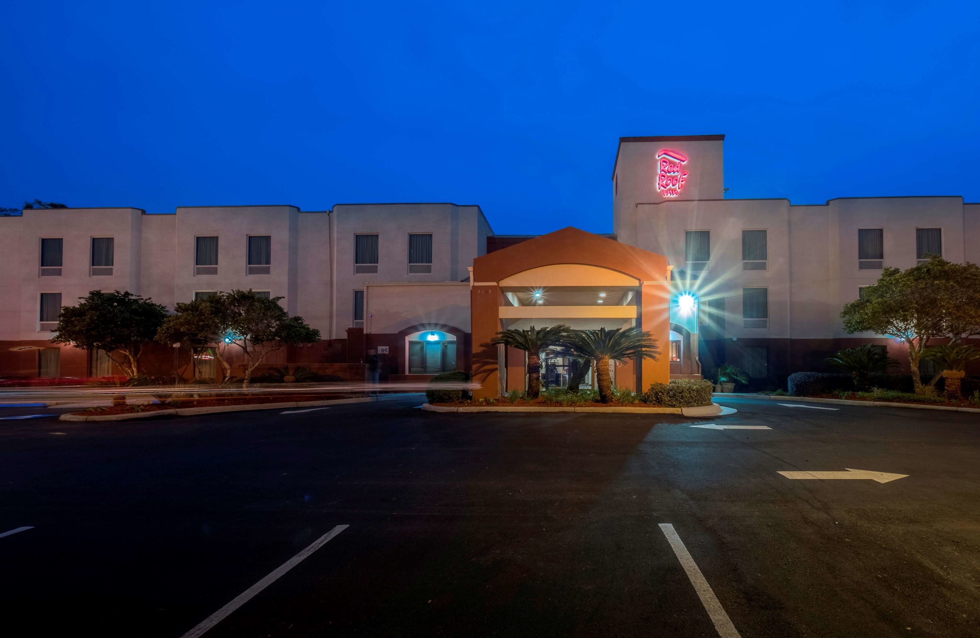 red roof inn pensacola fairgrounds