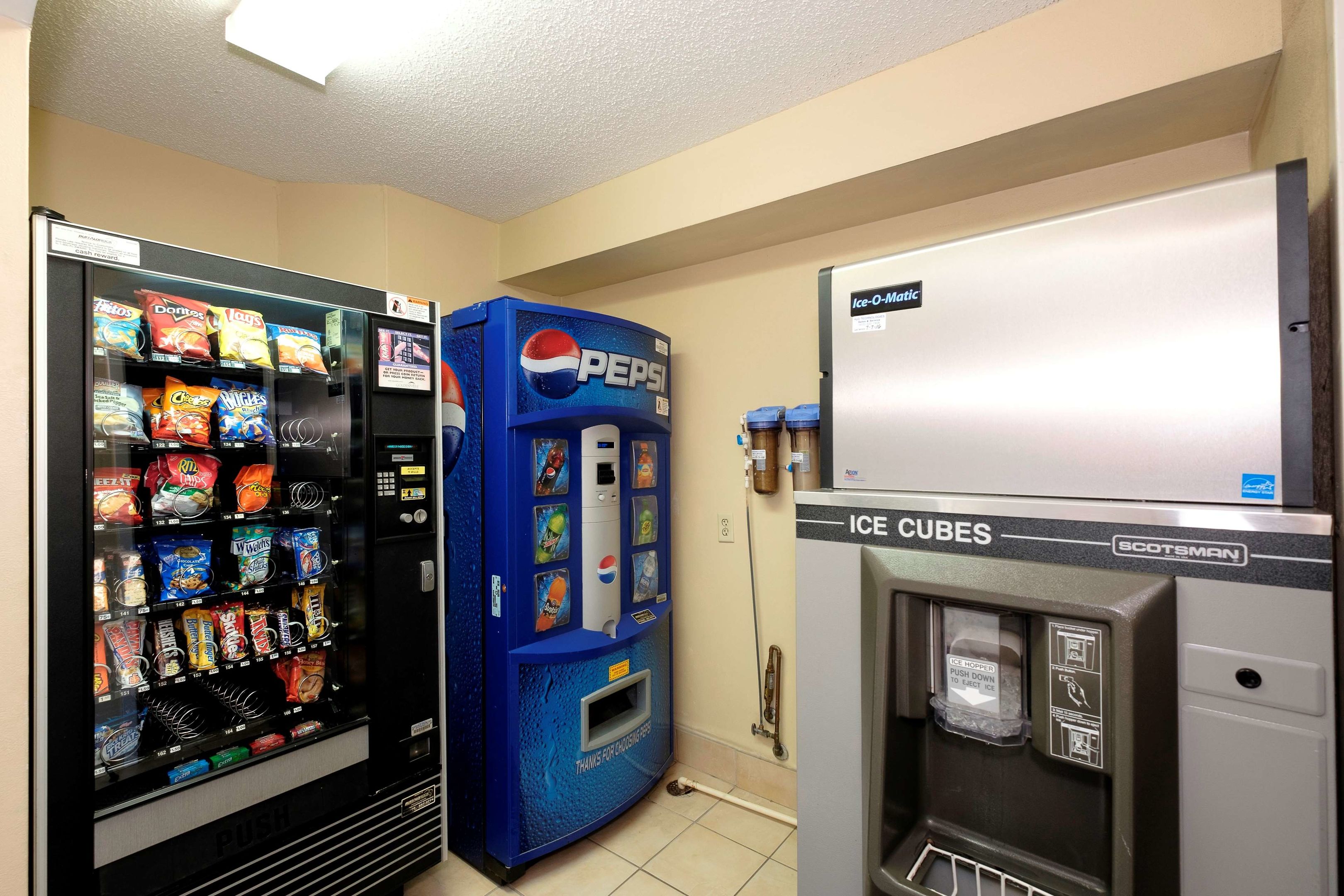 red roof inn pensacola fairgrounds