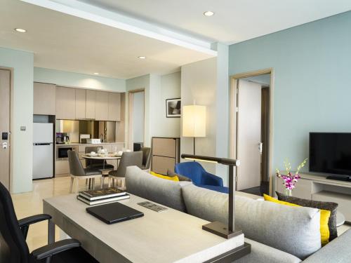 crowne plaza jakarta residences