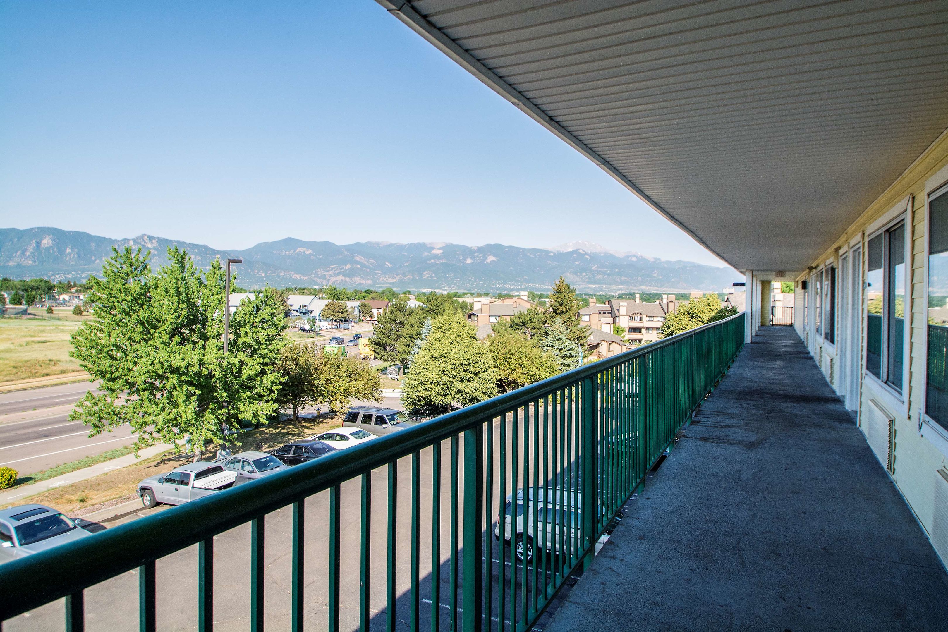 hometowne studios by red roof colorado springs airport