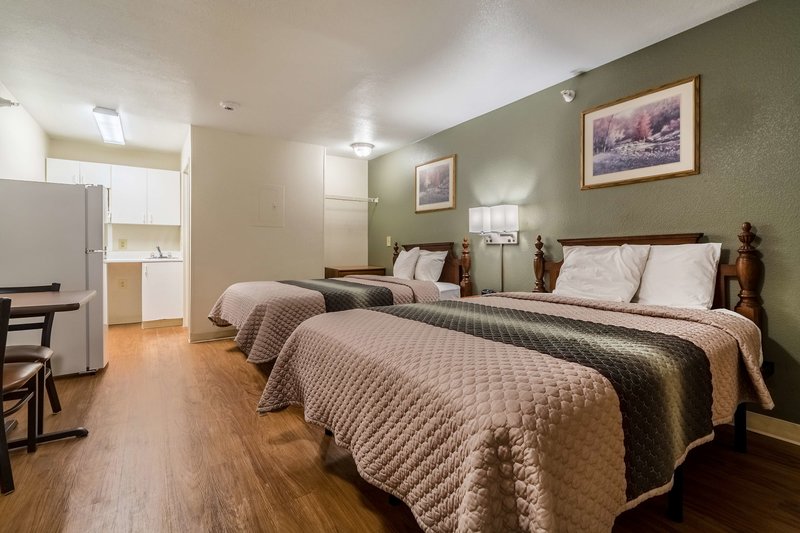 hometowne studios by red roof colorado springs airport