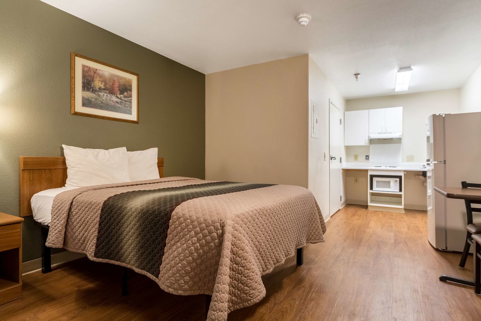 hometowne studios by red roof colorado springs airport