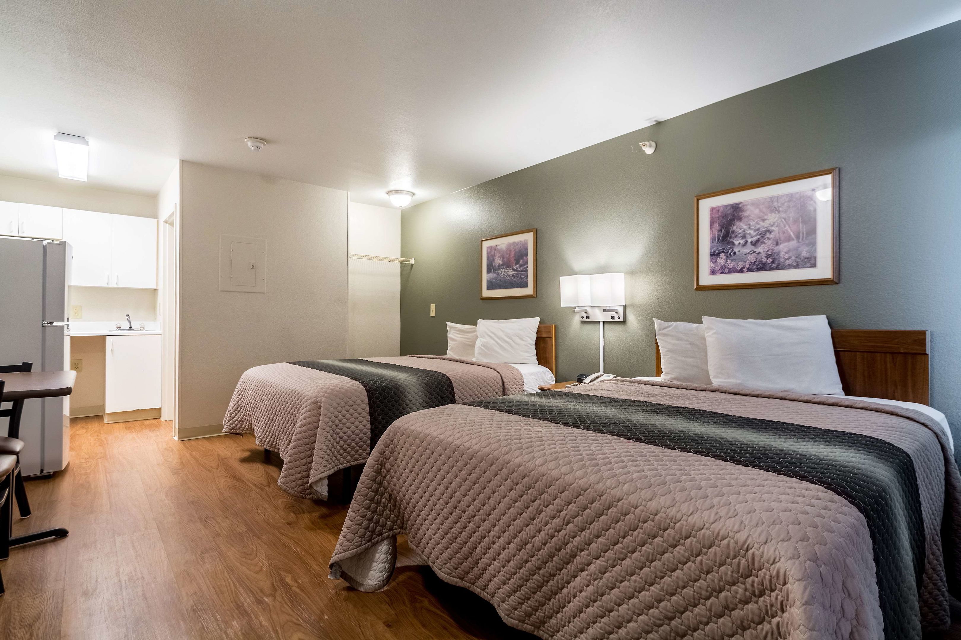 hometowne studios by red roof colorado springs airport