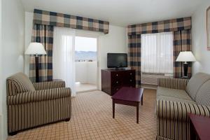 holiday inn express colorado springs airport by ihg