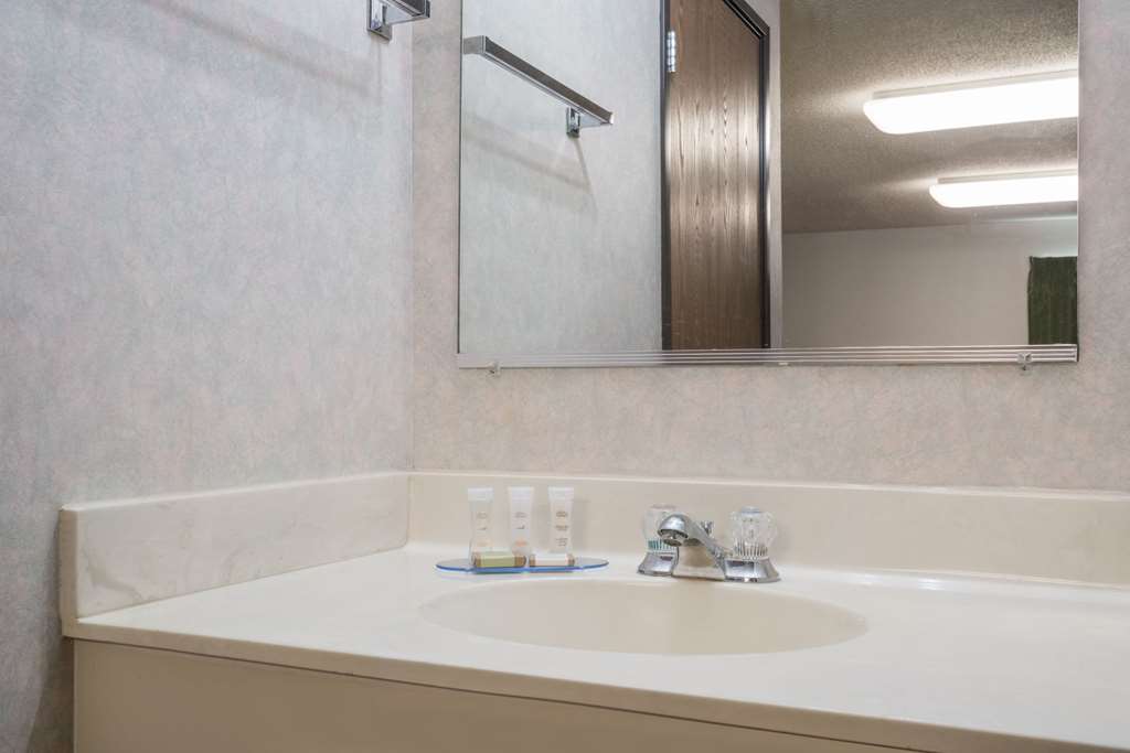 howard johnson west fargo