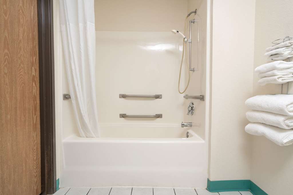 howard johnson west fargo