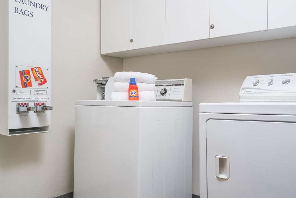 howard johnson west fargo