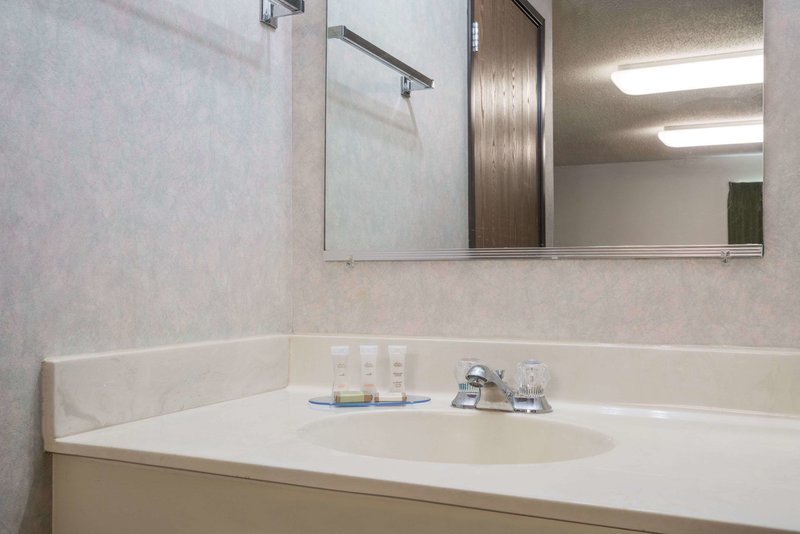 howard johnson west fargo