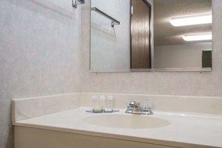 howard johnson west fargo