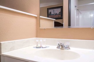 howard johnson west fargo