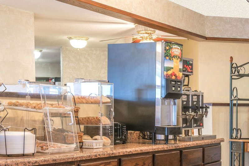 howard johnson west fargo