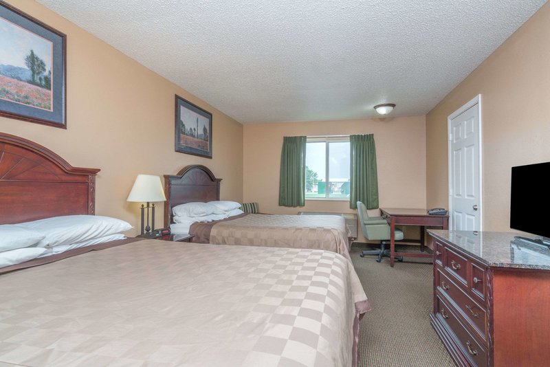 howard johnson west fargo