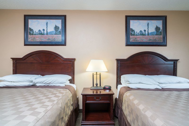 howard johnson west fargo