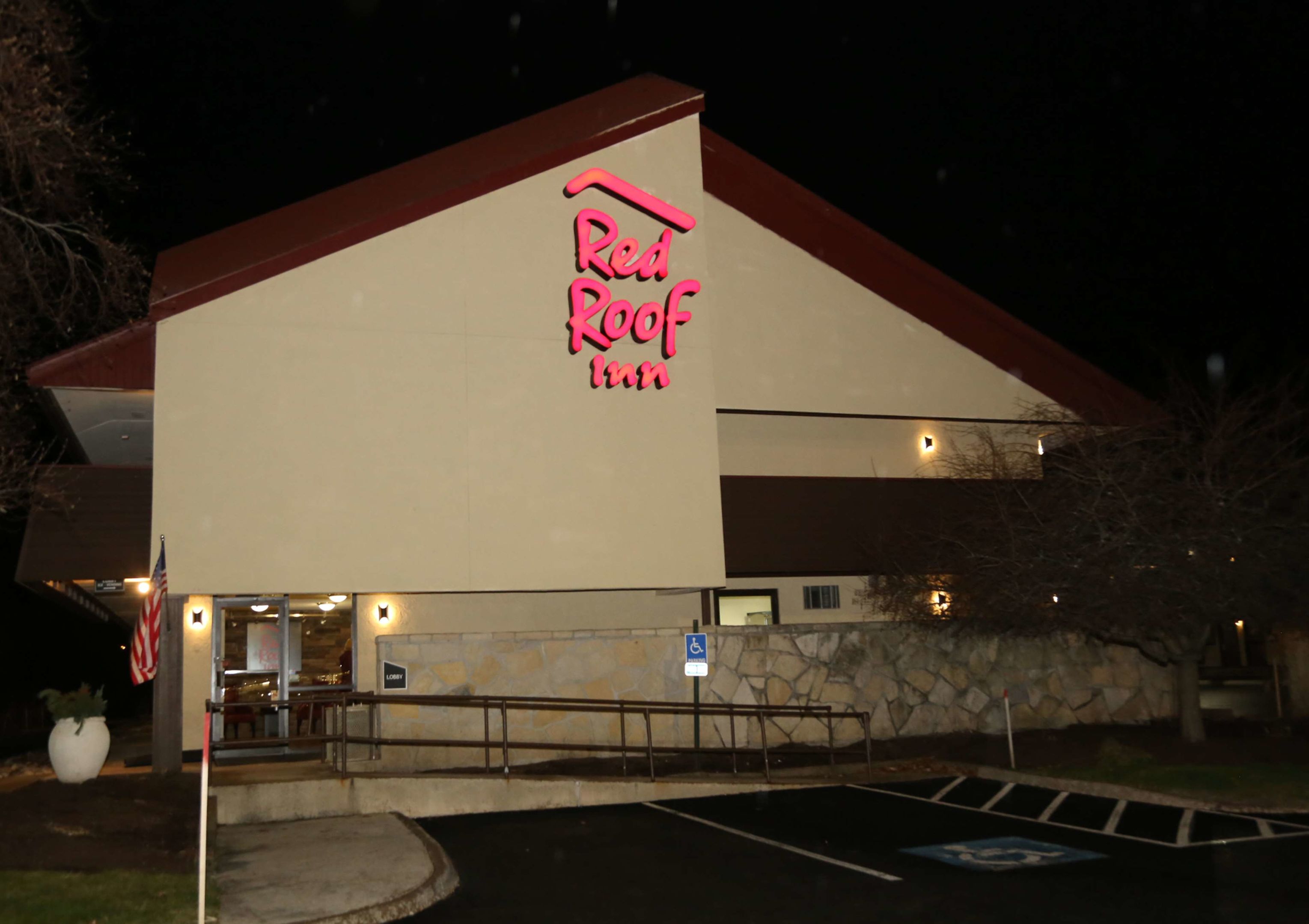 red roof inn enfield