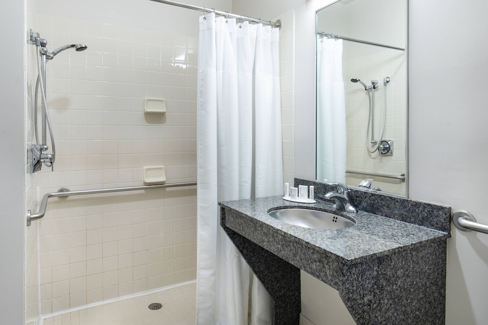 fairfield inn and suites by marriott lancaster