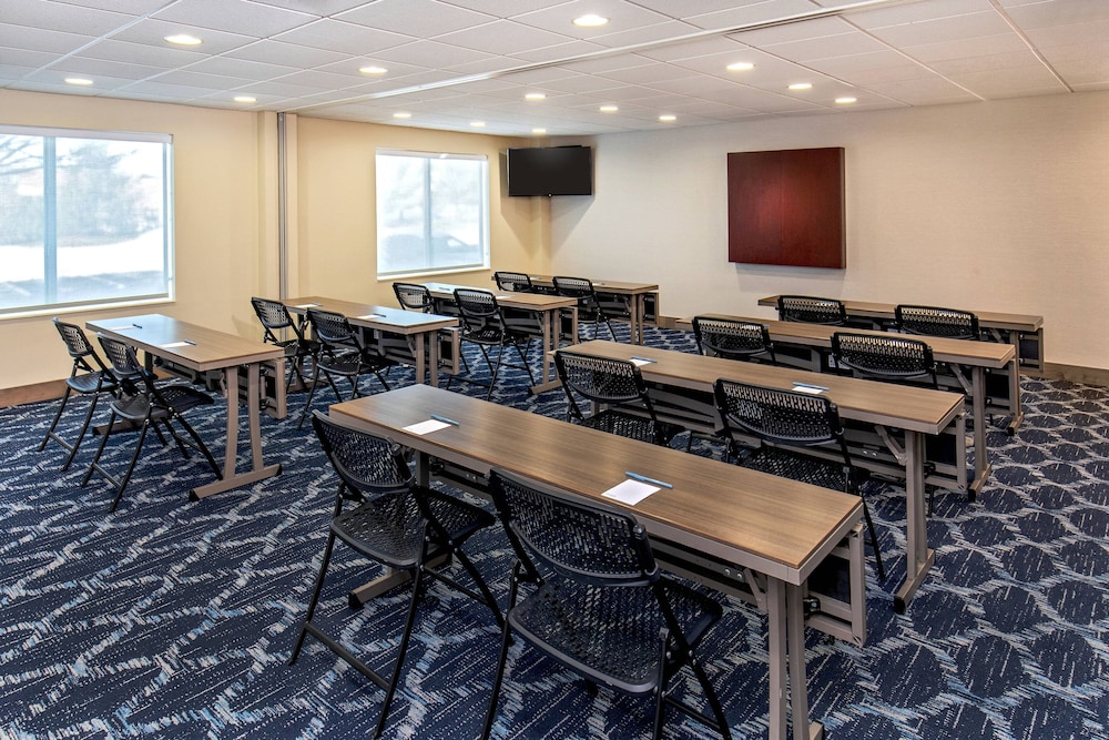 fairfield inn and suites by marriott lancaster