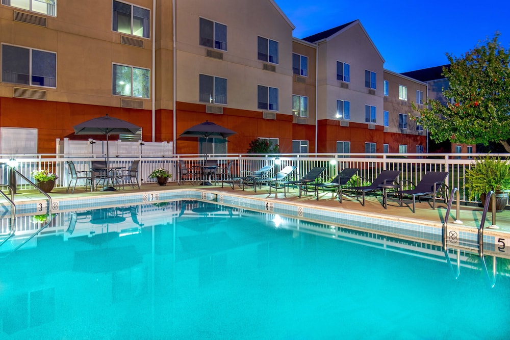 fairfield inn and suites by marriott lancaster