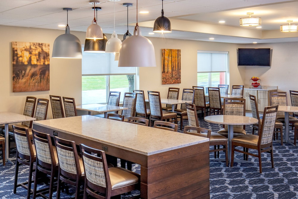 fairfield inn and suites by marriott lancaster