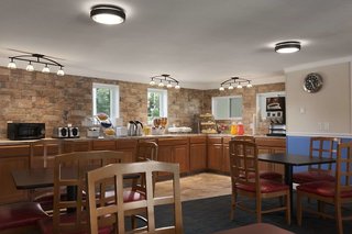 days inn by wyndham west yarmouth hyannis cape cod area