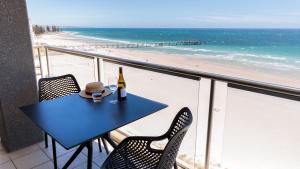 Oaks Glenelg Plaza Pier Suites,Near The Beachhouse,5 star