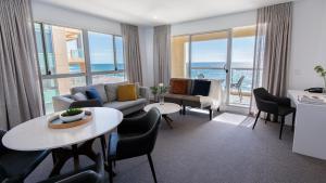 Oaks Glenelg Plaza Pier Suites,Near The Beachhouse,5 star