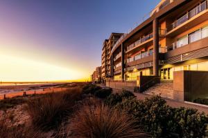 Oaks Glenelg Plaza Pier Suites,Near The Beachhouse,5 star