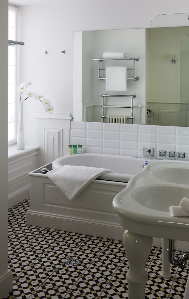 chateau hotel and spa grand barrail