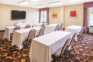 majestica inn and suites