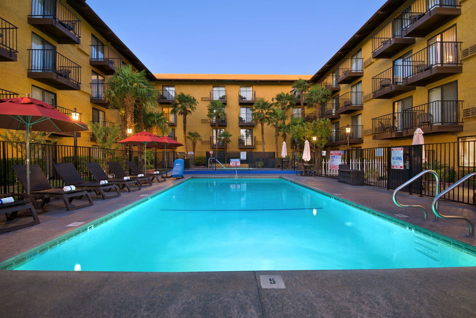 oxnard inn lancaster