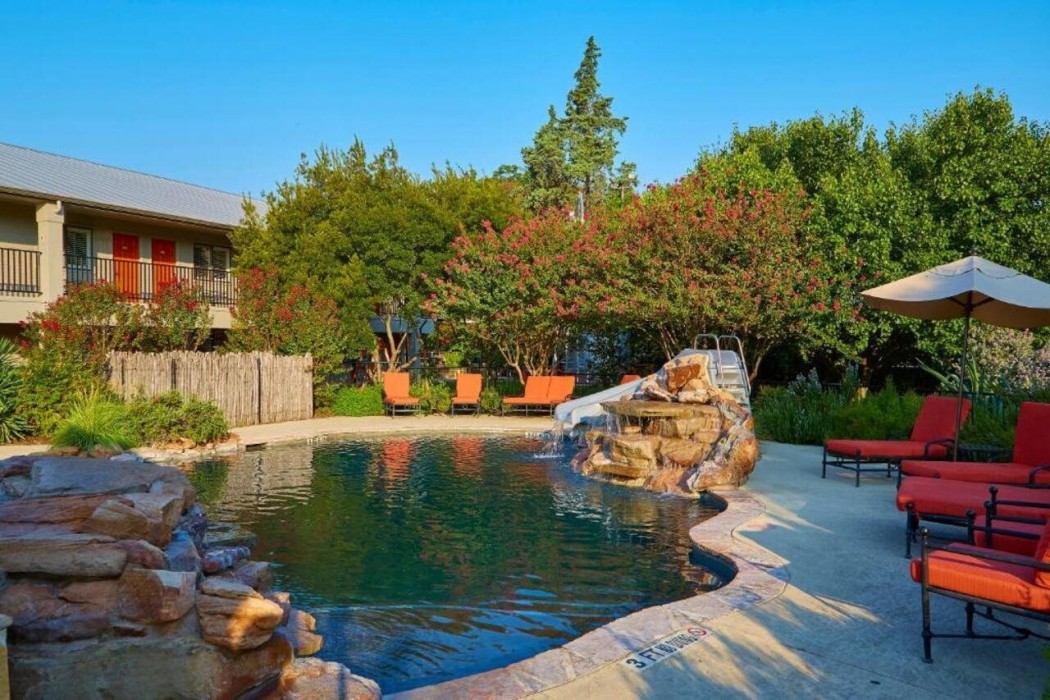 fredericksburg inn and suites