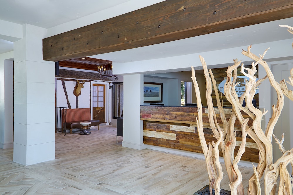 fredericksburg inn and suites