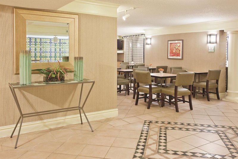 howard johnson by wyndham columbus fort moore