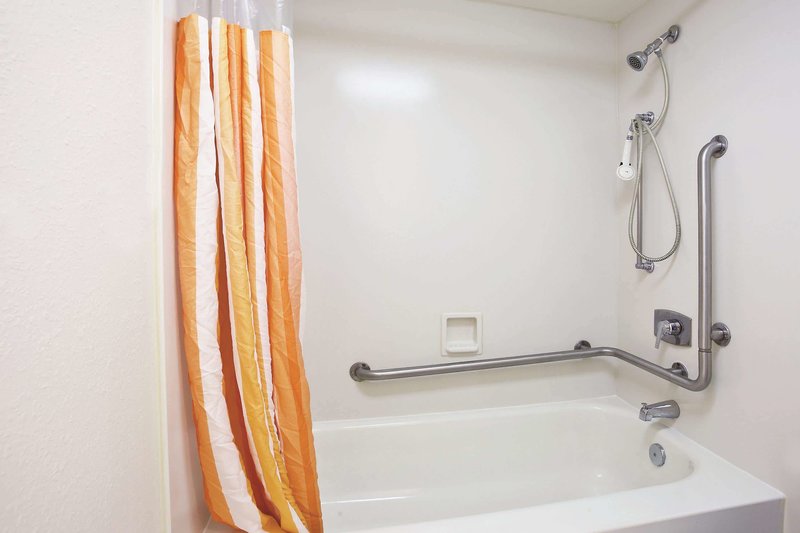 howard johnson by wyndham columbus fort moore