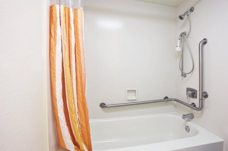 howard johnson by wyndham columbus fort moore