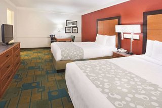 howard johnson by wyndham columbus fort moore