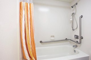 howard johnson by wyndham columbus fort moore