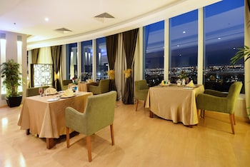 holiday villa hotel and residence city centre doha