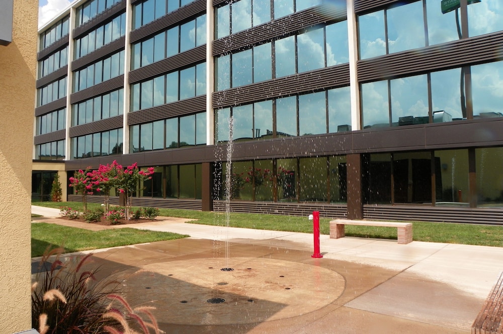 holiday inn hotel and suites charleston west by ihg