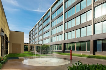 holiday inn hotel and suites charleston west by ihg