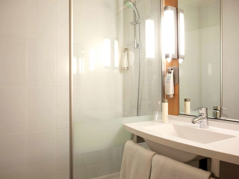 ibis biarritz anglet aeroport